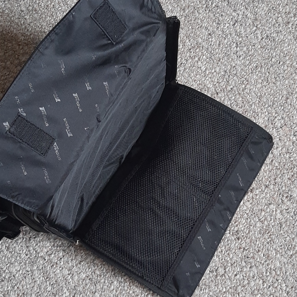 Targus Small Mini Briefcase - Picture 10 of 16